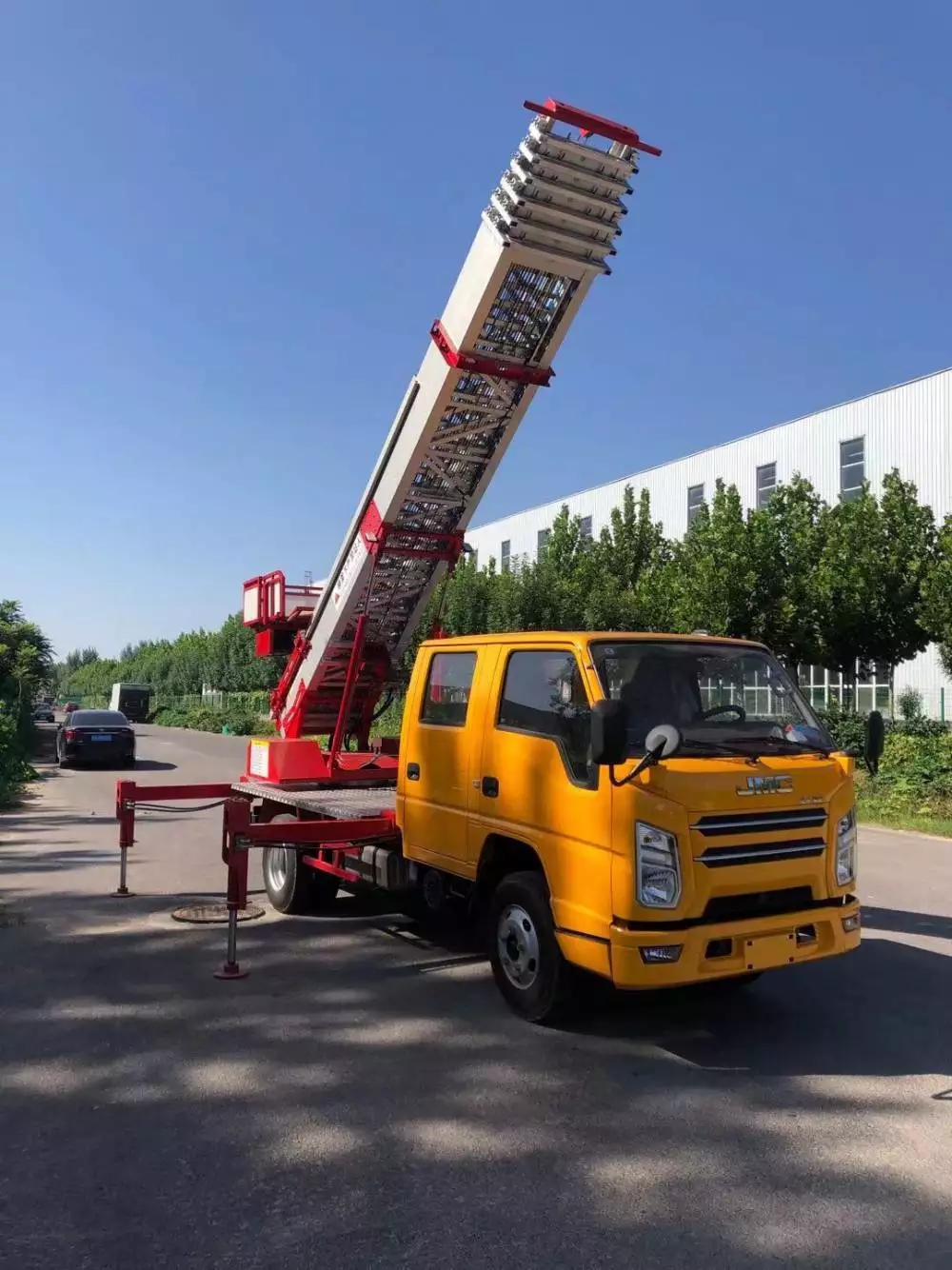 随县附近的云梯车出租服务：轻松解决高空作业需求