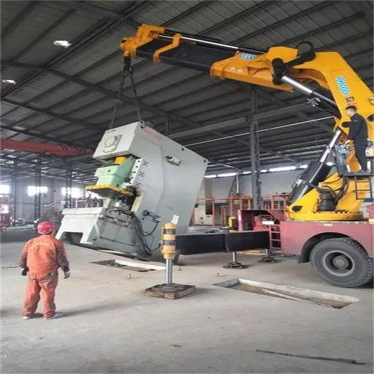 随县80吨折臂吊车出租附近电话